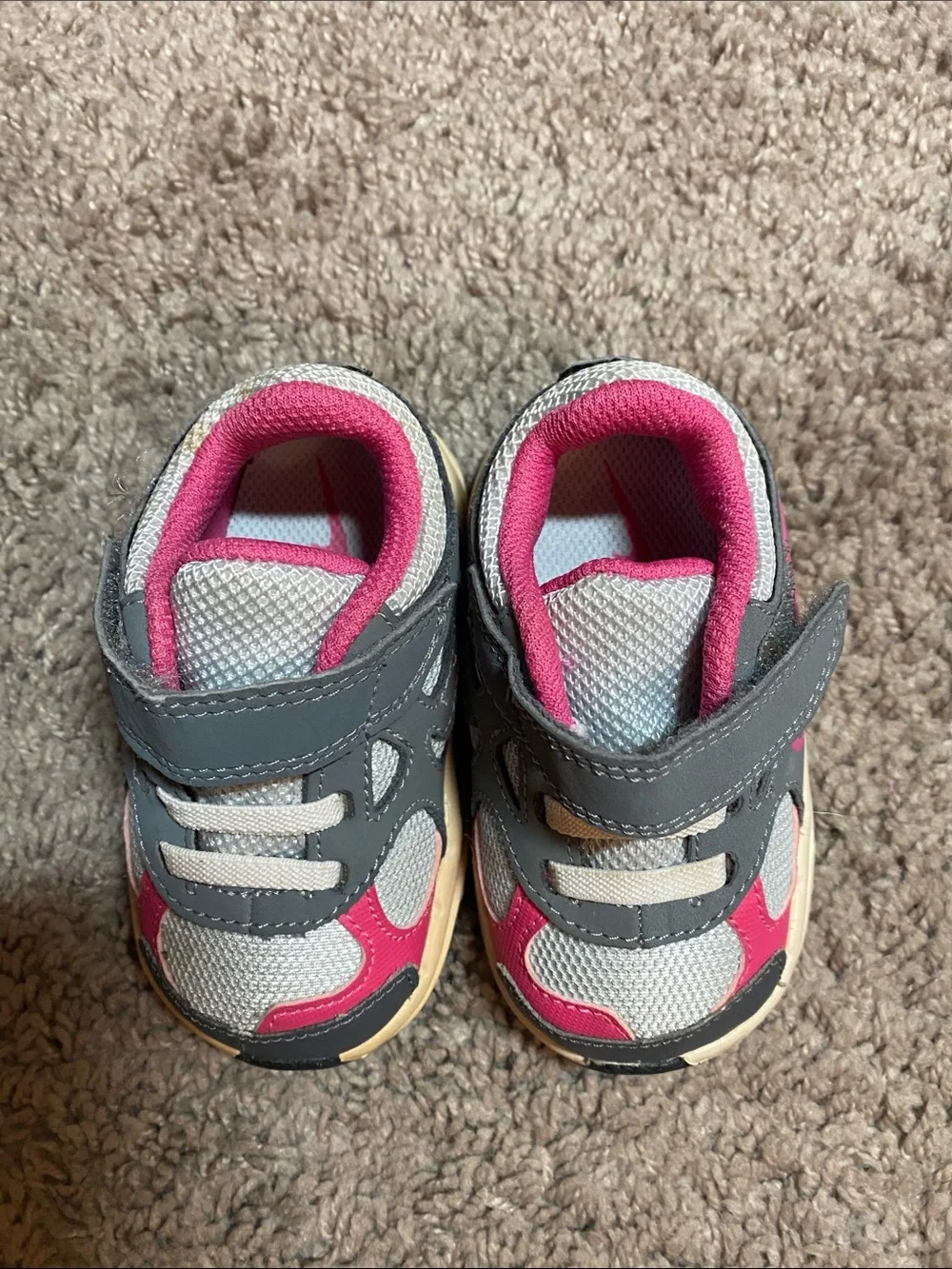 Nike Pillar TECH basketball Toddler Gray and Pink Velcro Sneakers size 4C